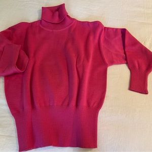 “HEAD”, Pink sweater,30%wool, 70%acrylic, size medium, Excellent condition.